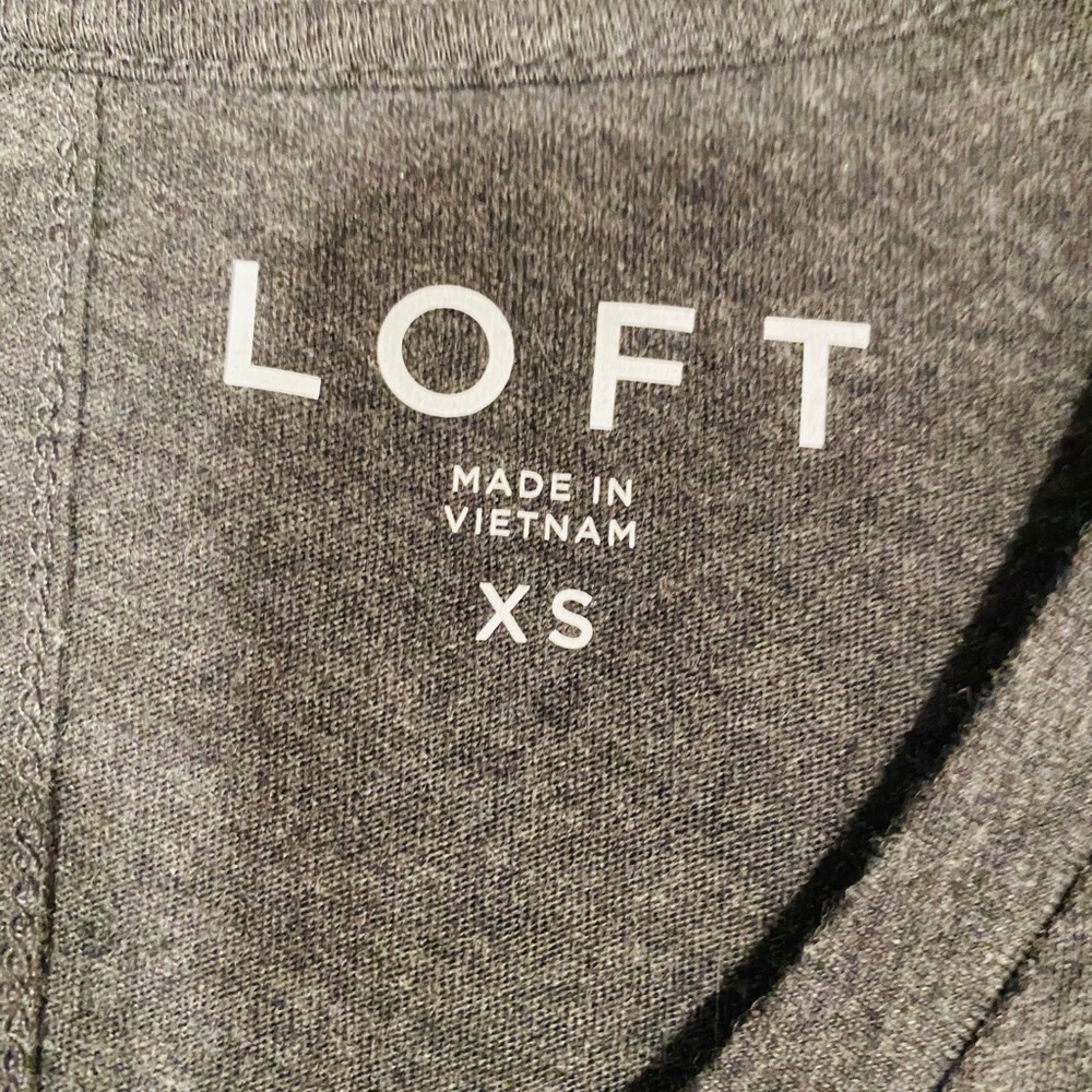 Loft Gray Stars Short Sleeve-Shirt EUC NWOT - Picture 3 of 7